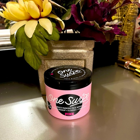 Victoria's Secret Other - VICTORIA SECRET FACE WIPES AND MAKEUP REMOVER